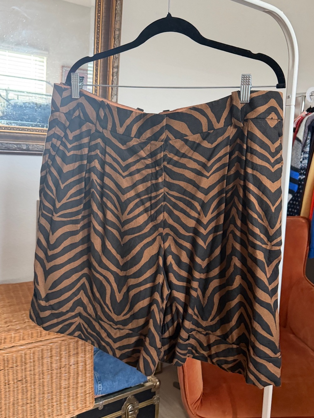 Lafayette 148 leopard / zebra Ellis Shorts Cuffed